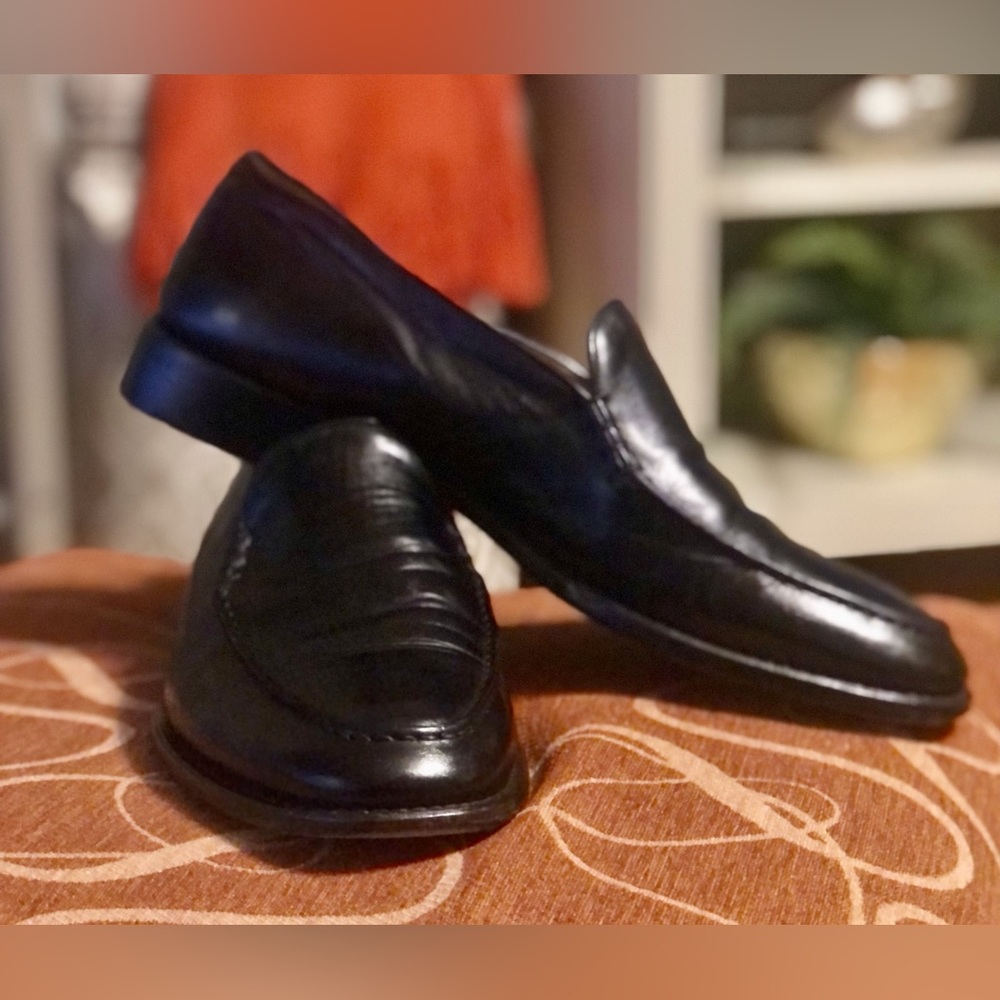 THE HAND CRAFTED WORLD OF VARDA Black Leather Loafers - Picture 3 of 8